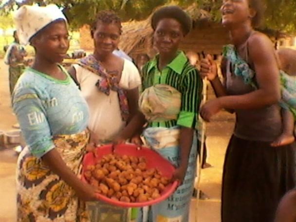 CHITHANDO - A VOLUNTARY COMMUNITY COMPLEMENTARY FEEDING PROGRAM